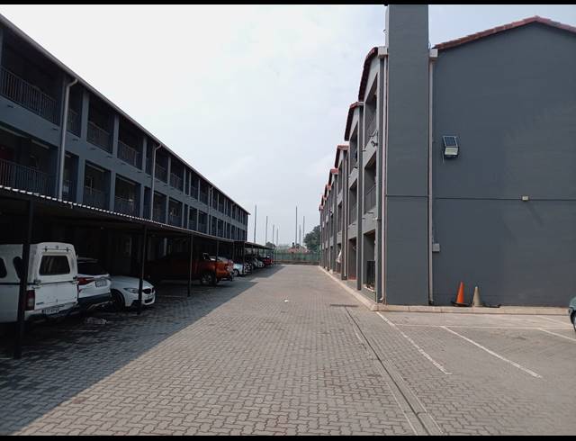 1 BEDROOM STUDIO APARTMENT FOR SALE IN TURFFONTEIN
